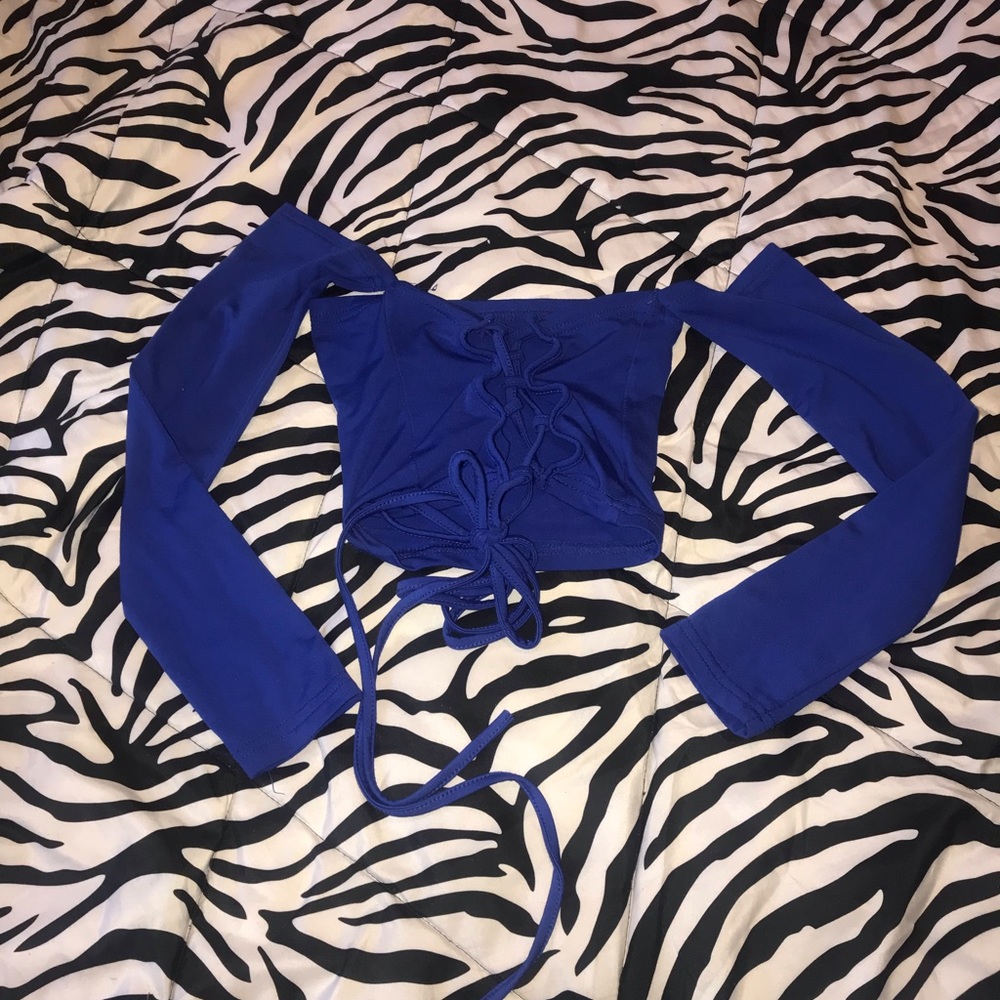 Shoulder-less crop top